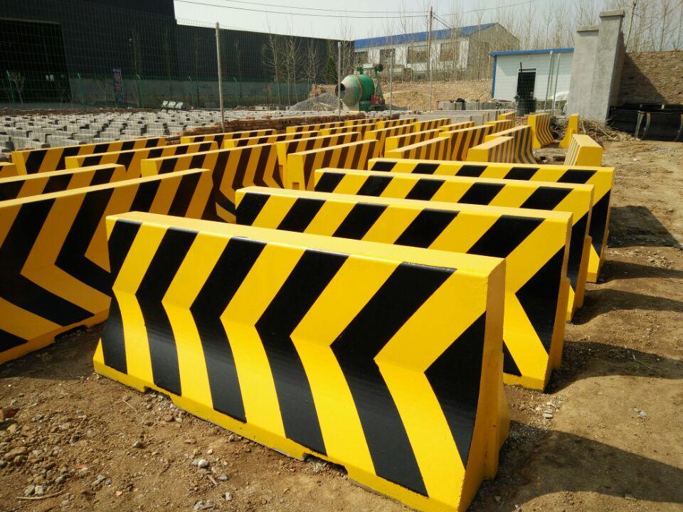 佛山高速公路水泥墩規(guī)格型號(hào)與交通安全設(shè)施工程解析