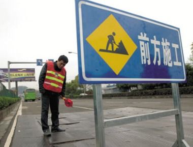 南通海五線五座橋梁8月1日起實(shí)行半幅封閉施工，交通安全設(shè)施工程全面啟動(dòng)